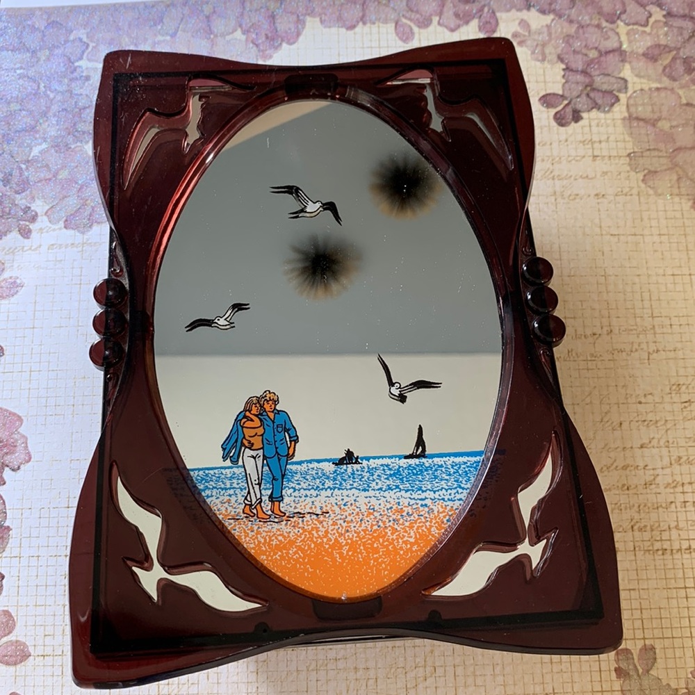 YAP’S Vintage Novelty Music Box Mirror Beach Scene Love Story